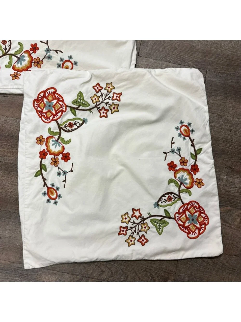 Pottery Barn Pillow Cover Crewel Embroidered Flowers 100% Cotton Set of 2 Red